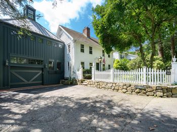 52 Seminary Street