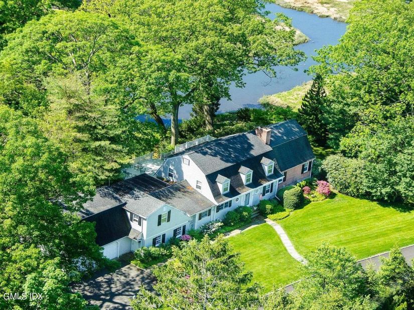 8 Indian Point Lane, Riverside CT 06878