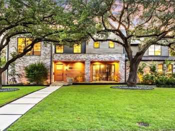 10915  Snow White Drive 