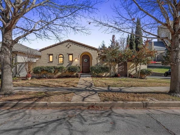 2537  Lubbock Avenue , Fort Worth Texas 76109