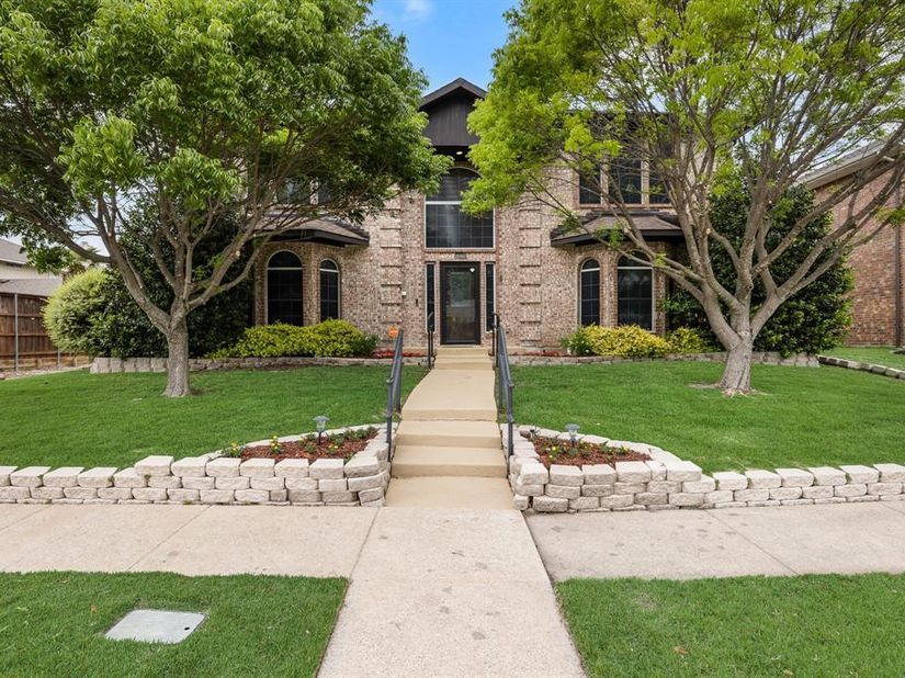 9209  Chimneywood Drive , Rowlett Texas 75089