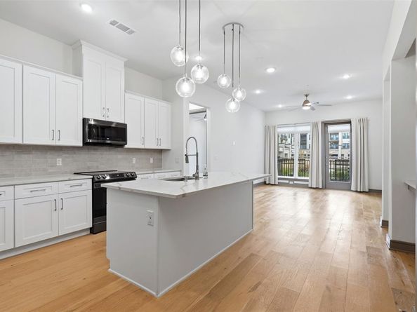 2700  Old Denton Road  1044, Carrollton Texas 75007