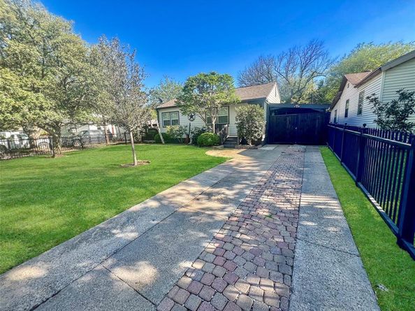 2212  Barlow Avenue , Dallas Texas 75224