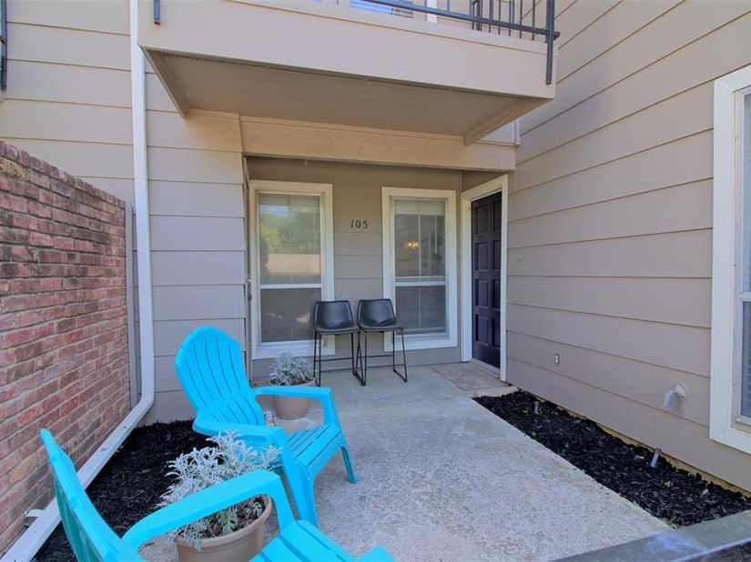 7510  Holly Hill Drive  105, Dallas Texas 75231