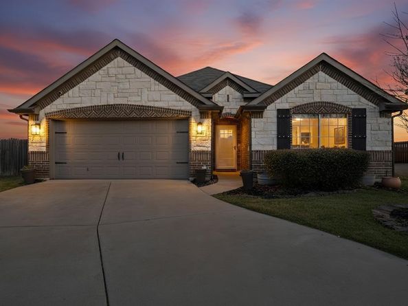 10329  Kingspoint Boulevard , Fort Worth Texas 76140