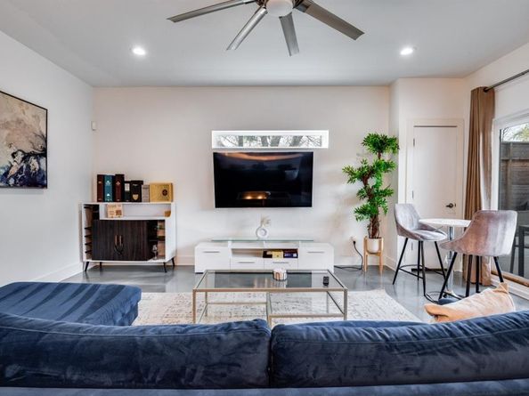 130 S Cisco Street , Dallas Texas 75246