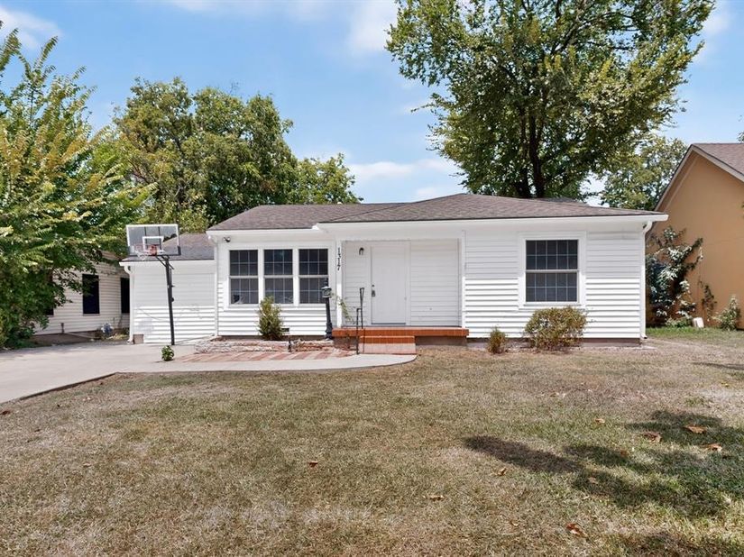 1317  Lakeside Drive , Garland Texas 75040