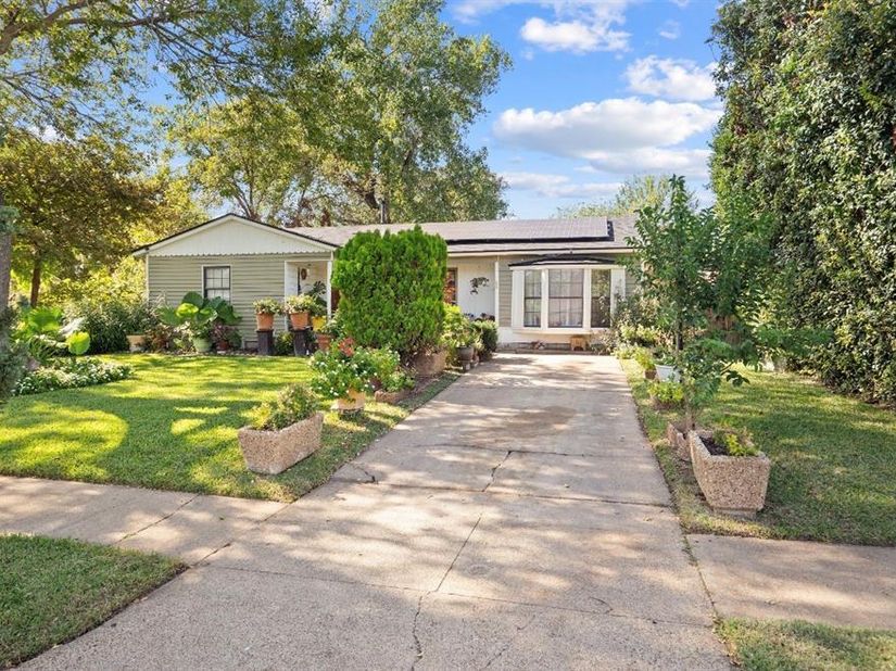 1255  Olden Street , Dallas Texas 75211