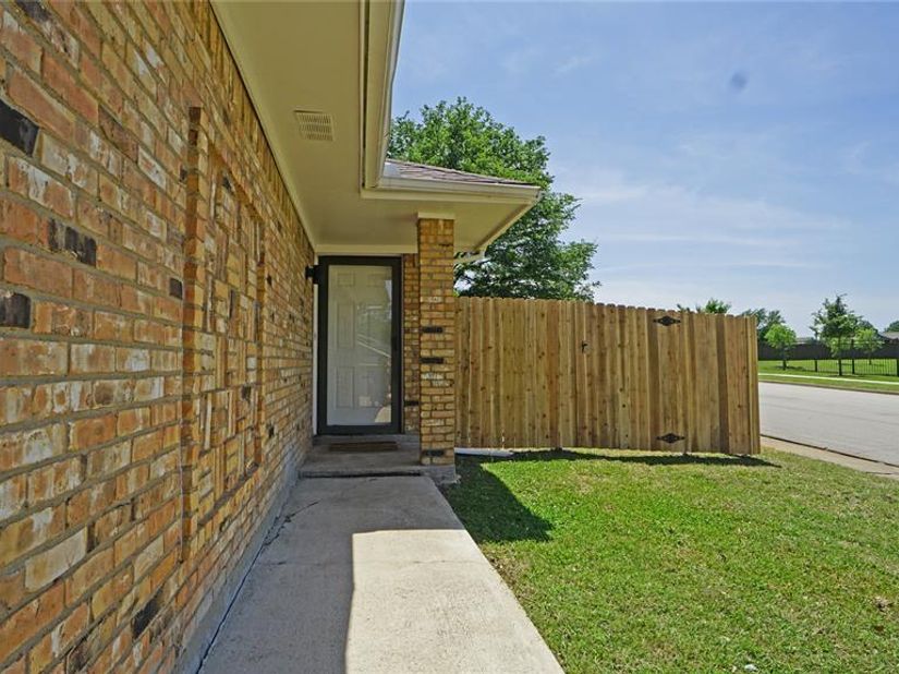 5402  Sandpiper Lane , Garland Texas 75043
