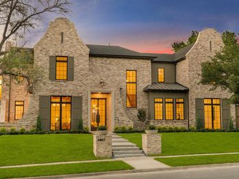 6847  Lakeshore Drive 