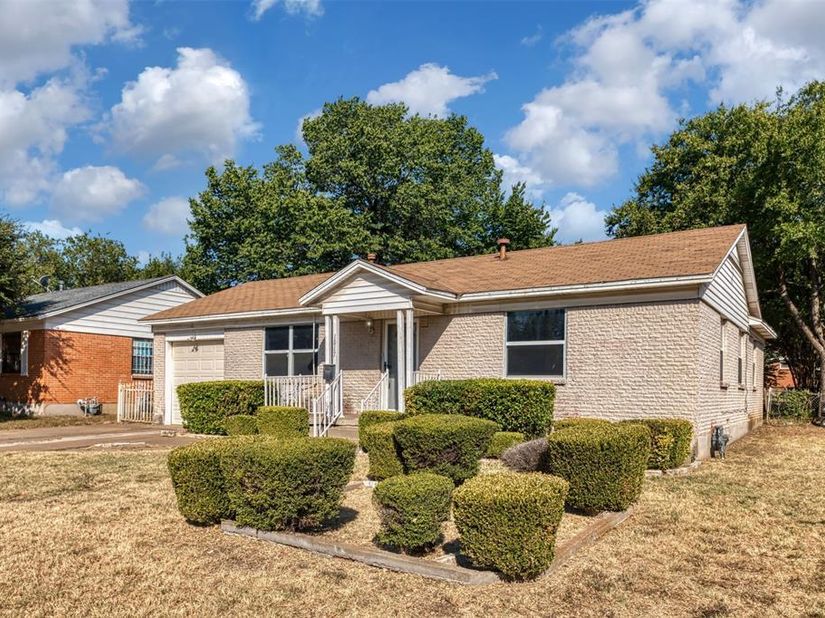 1017 E Spurgeon Street , Fort Worth Texas 76115