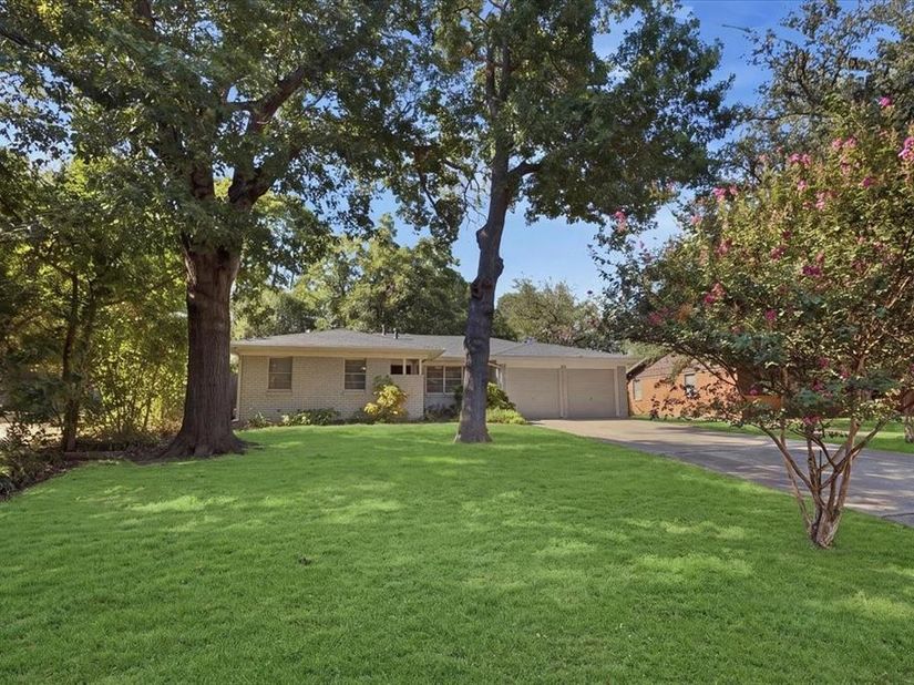 4711  Hope Street , River Oaks Texas 76114