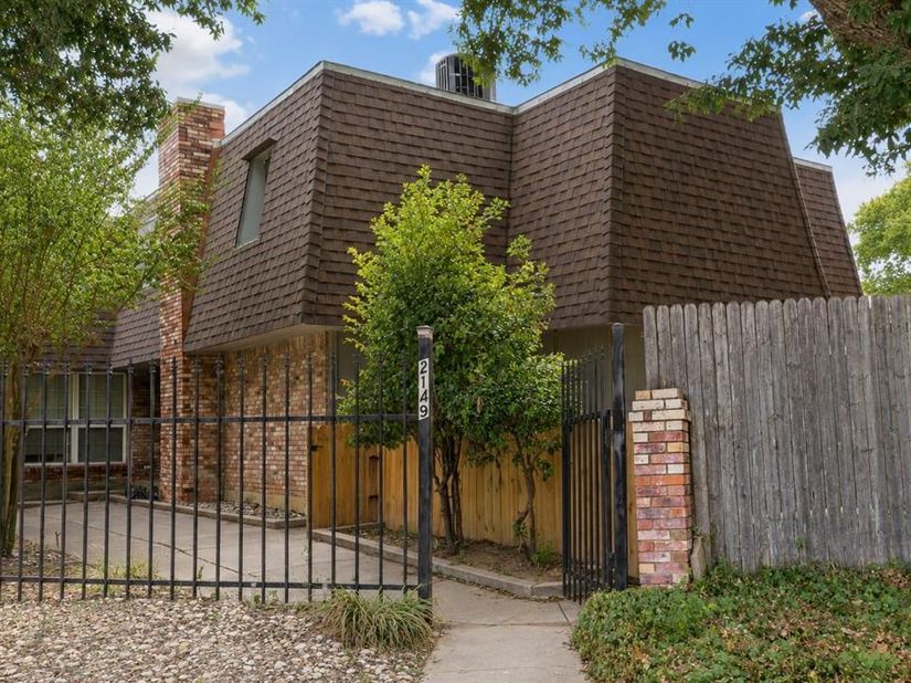 2149  Fleur De Lis Court  A, Arlington Texas 76012