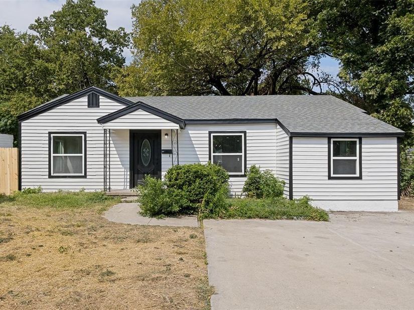 2613  Saturn Road , Garland Texas 75041