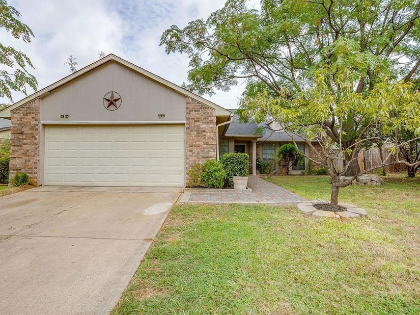 7913  Bermejo Road , Fort Worth Texas 76112