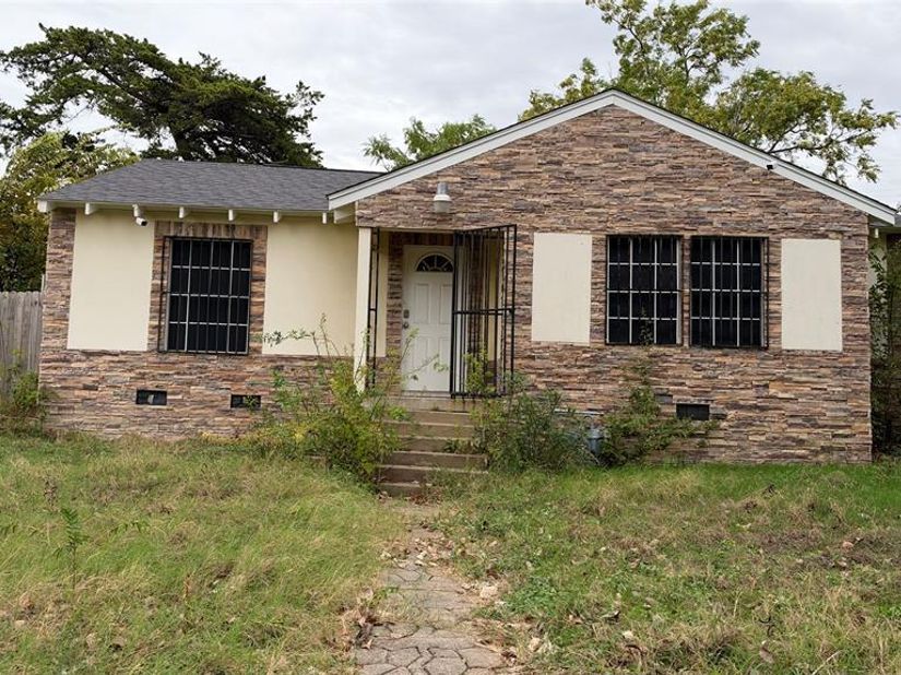 1434  Carson Street , Dallas Texas 75216
