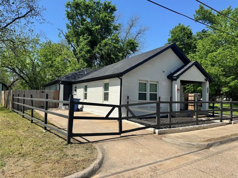 2707  Cross Street , Dallas Texas 75210