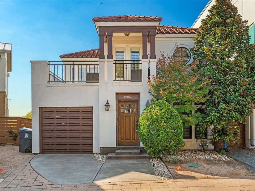 1906  Malone Cliff View , Dallas Texas 75208