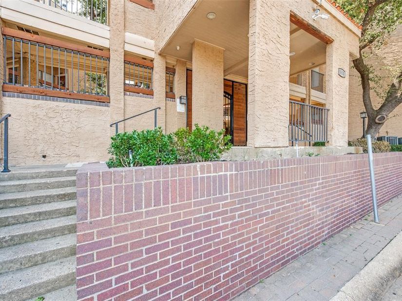 5550  Spring Valley Road  C21, Dallas Texas 75254