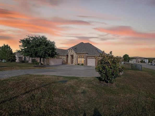 7529  Zinnia Lane , Forest Hill Texas 76140