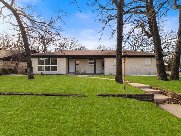 1917  Windlea Drive , Euless Texas 76040