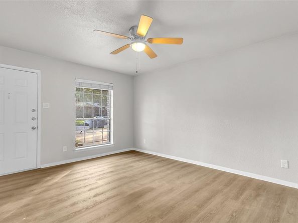 6470  Tumbling Creek Trail , Dallas Texas 75241
