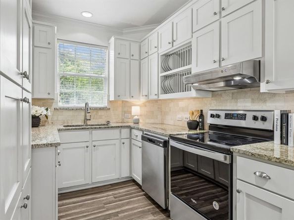 2113  Parkview  , Carrollton Texas 75006