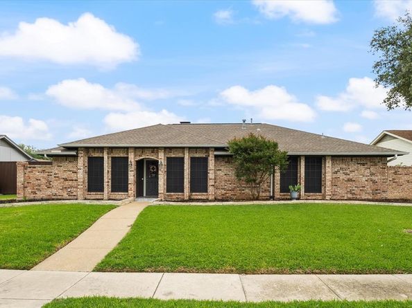 1910  Vista Oaks Drive , Carrollton Texas 75007