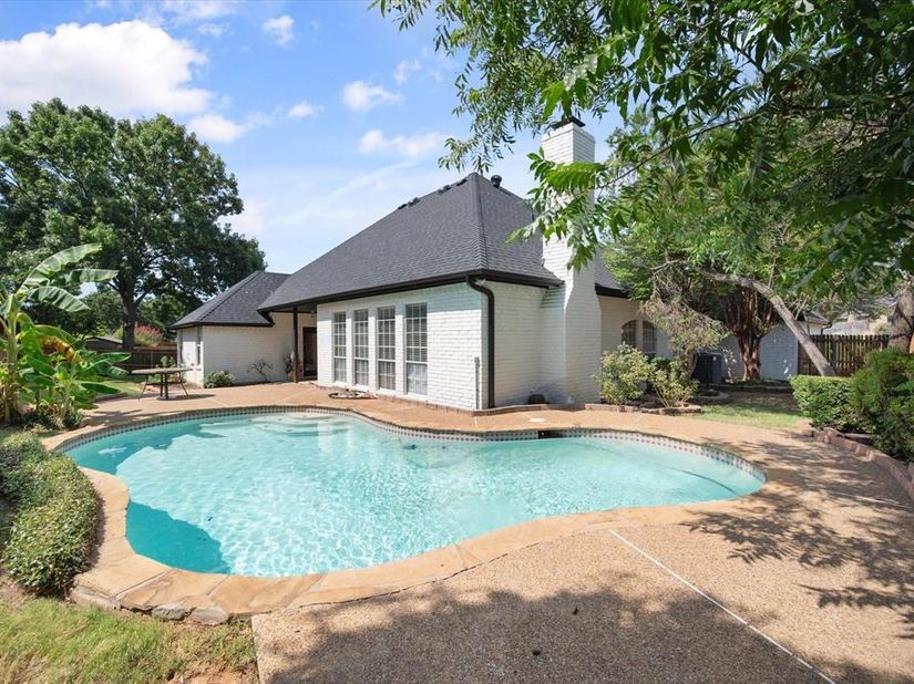 812  Turnberry Drive , Mansfield Texas 76063