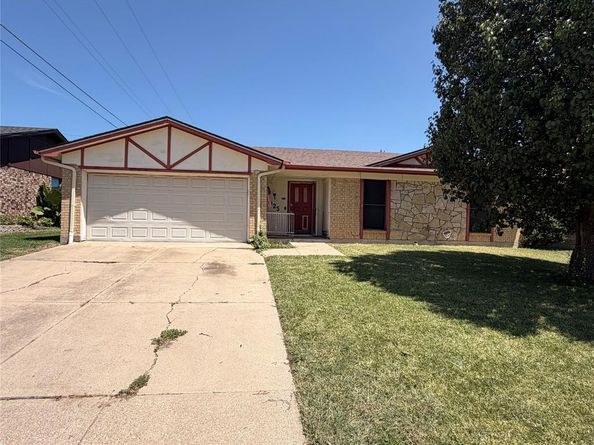 925  Highcrest Drive , Arlington Texas 76017