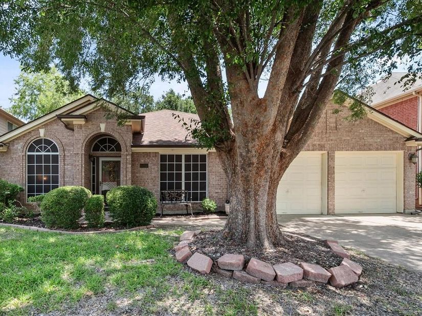 6307  Pierce Arrow Drive , Arlington Texas 76001