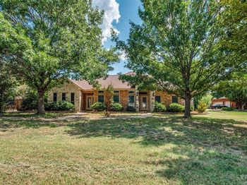 2852 S Lakeview Drive 