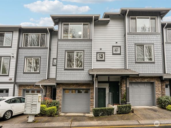 21264 SE 42nd Lane 21264, Issaquah WA 98029