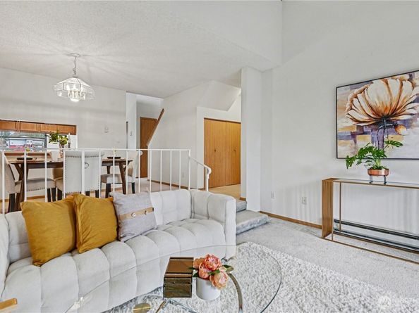23001 Lakeview Dr 302, Mountlake Terrace WA 98043