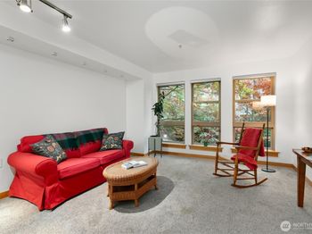 827 Hiawatha Place S