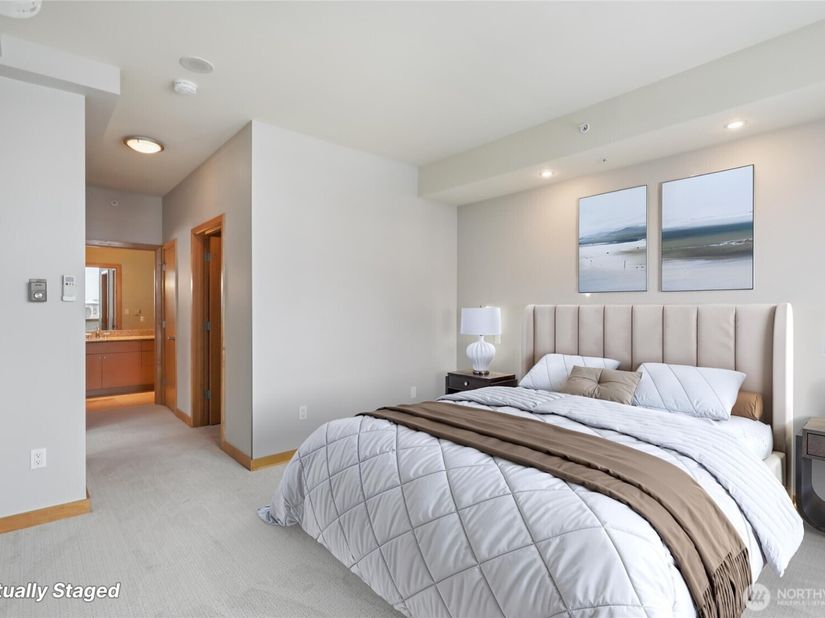 1100 106th Avenue NE 902, Bellevue WA 98004