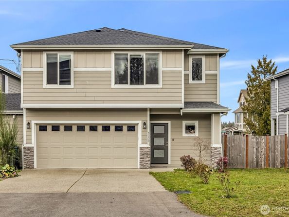 423 205th Street SW B, Lynnwood WA 98036