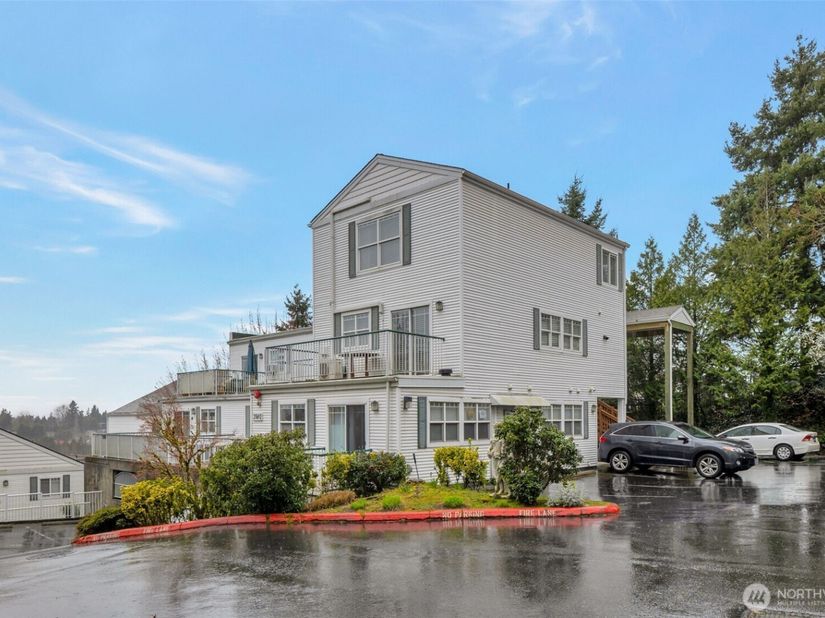 3980 129th Place SE B102, Bellevue WA 98006