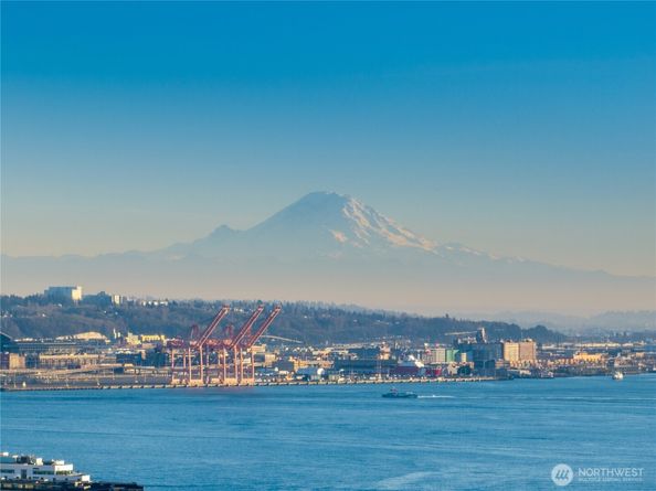 601 W Mercer Place 301, Seattle WA 98119