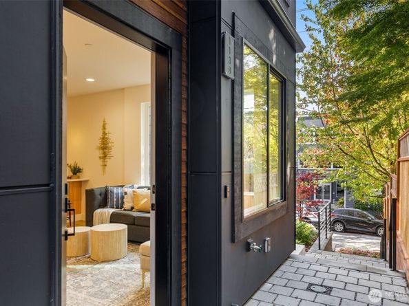 113 24th Avenue E B, Seattle WA 98112