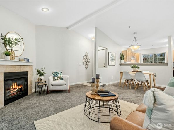 25025 SE Klahanie Boulevard D302, Sammamish WA 98029