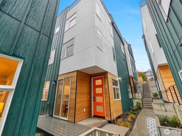 910 15th Avenue B, Seattle WA 98122
