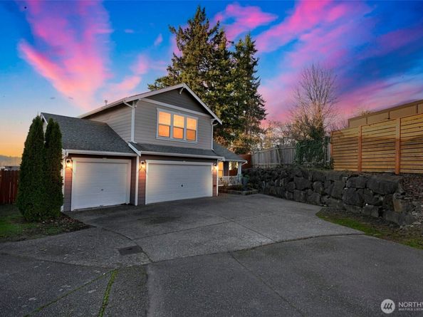 2103 NE 6th Cir, Renton WA 98056