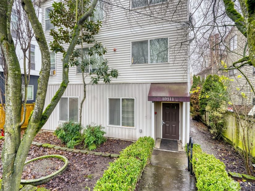 10511 Midvale Avenue N 302, Seattle WA 98133