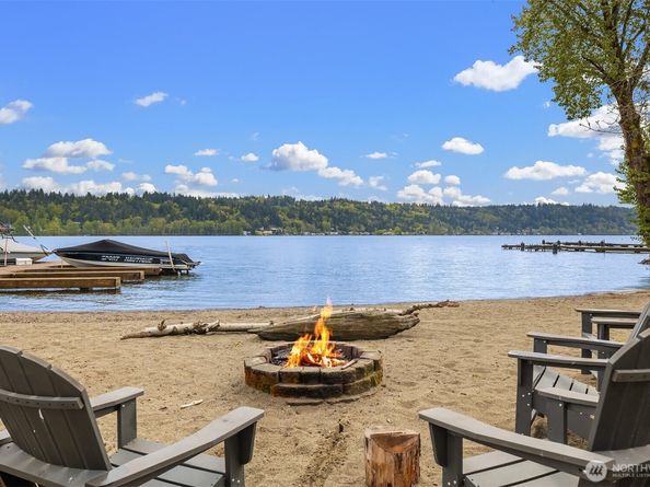 3834 175th Avenue NE 209, Redmond WA 98052