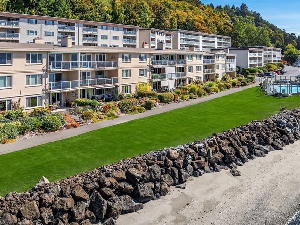 10203 47th Avenue SW C12, Seattle WA 98146