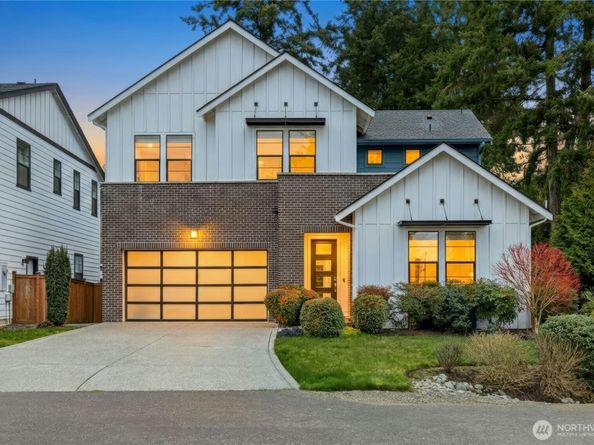 8784 NE Winslow Grove Court, Bainbridge Island WA 98110