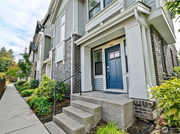 14131 266th Avenue NE 101, Duvall WA 98019