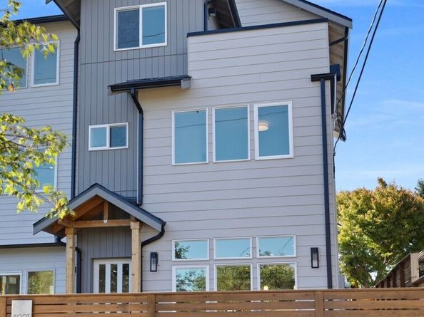 8007 25th Avenue NW, Seattle WA 98117