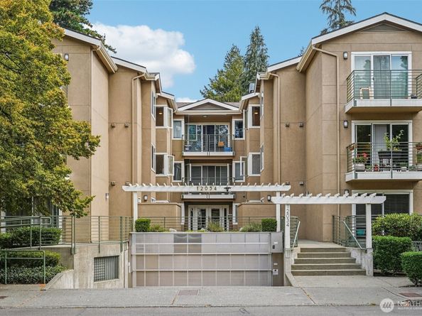12034 15th Avenue NE 204, Seattle WA 98125